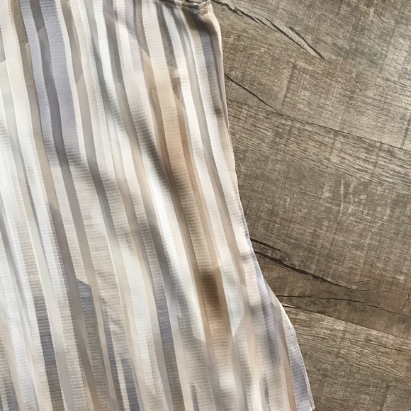 White House | Black Market Asymmetrical Blouse - Picture 4 of 7